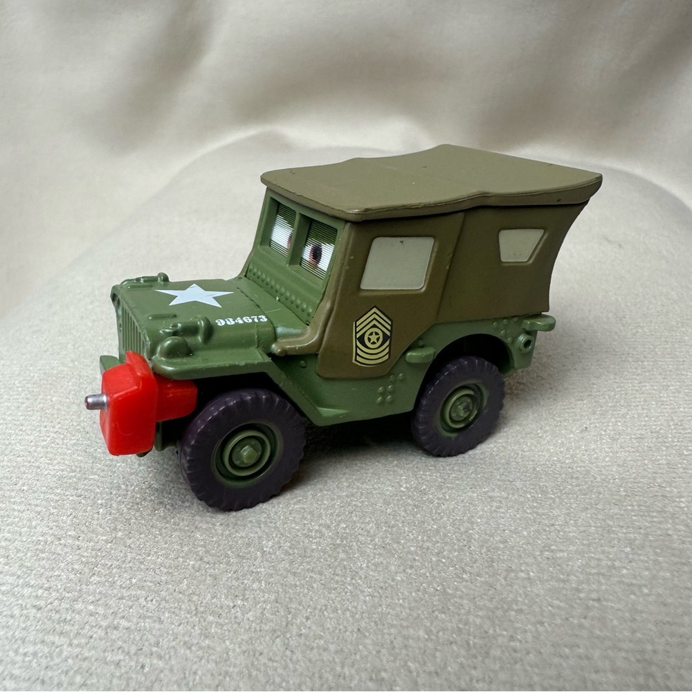 Disney Cars Lenticular Eyes Pit Crew Sarge Diecast Car Green Army Jeep